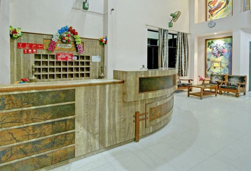 Oyo 30636 Hotel Navaratna International