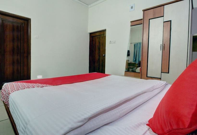 Oyo 30636 Hotel Navaratna International