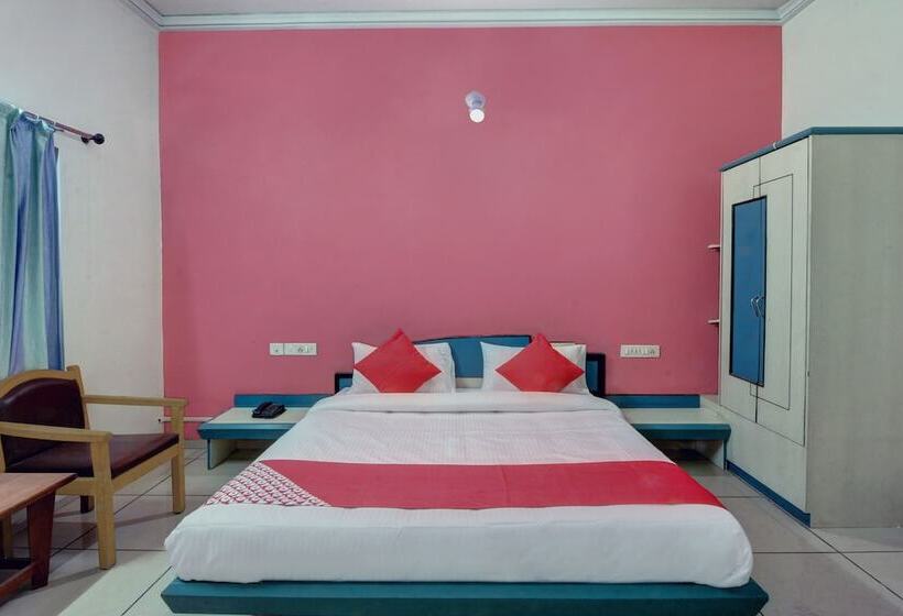 Oyo 30636 Hotel Navaratna International