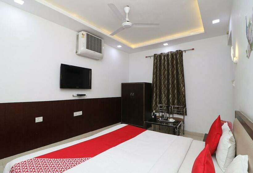 Oyo 36085 Hotel Apollo Agra