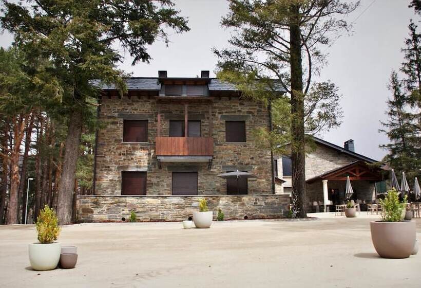 Villa Lucerna Sports & Hotel Resort