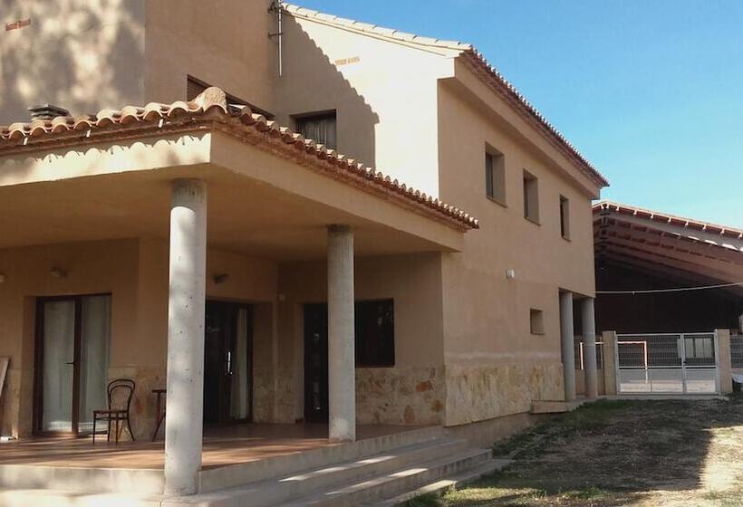 Casa Rural Albergue Fuente Bellido   Hostel