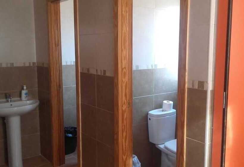 Casa Rural Albergue Fuente Bellido   Hostel