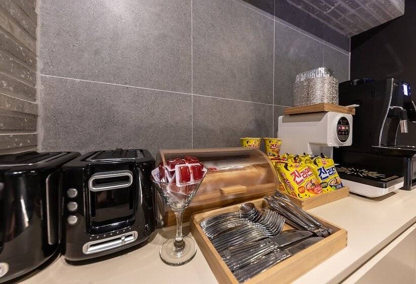 Brown Dot Hotel Seong Seo