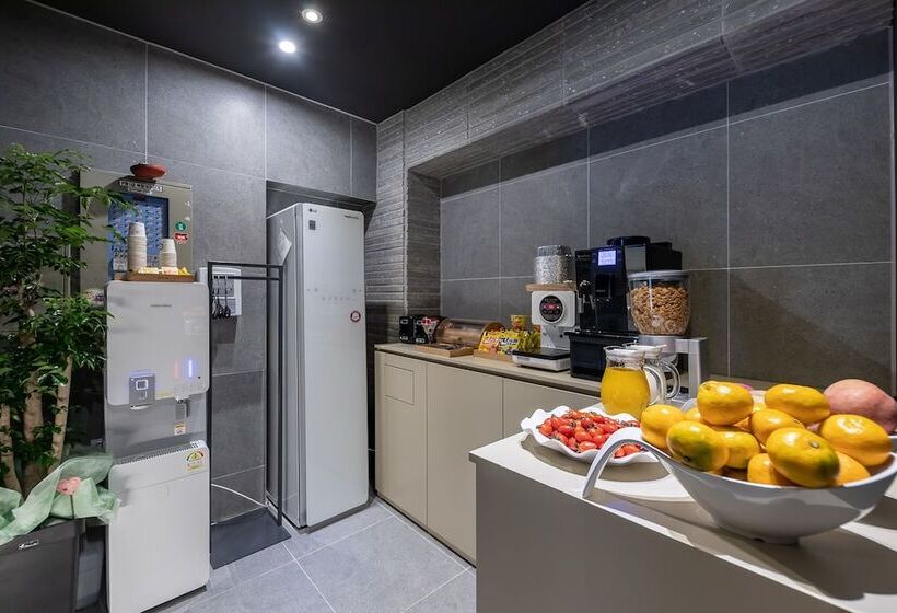 Brown Dot Hotel Seong Seo