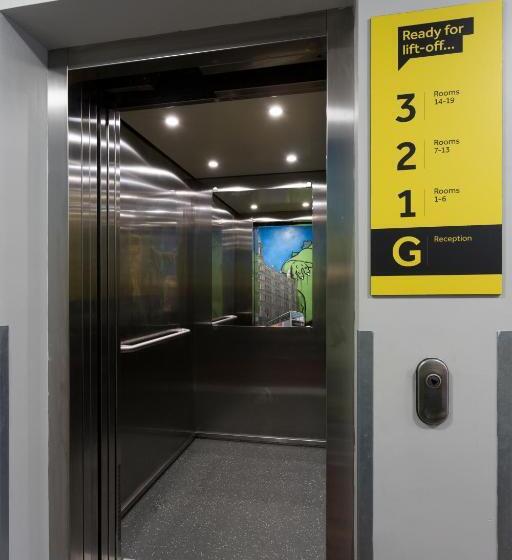 カプセルホテル Bank Square Town House