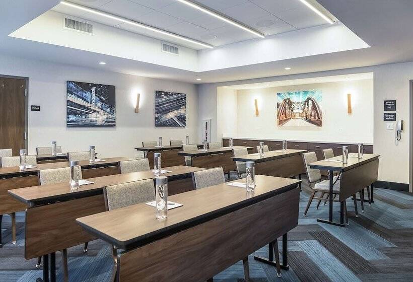 هتل Hampton Inn & Suites Bridgeview Chicago