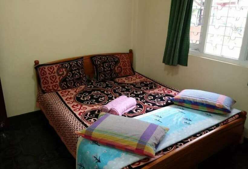 Отель Hatton City Stay