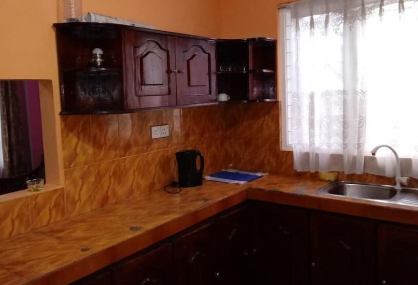 Отель Hatton City Stay