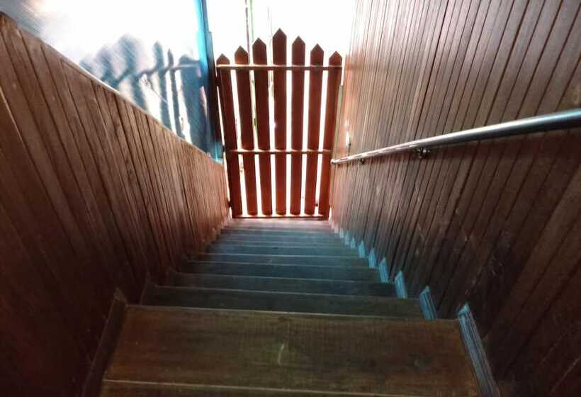 Отель Hatton City Stay