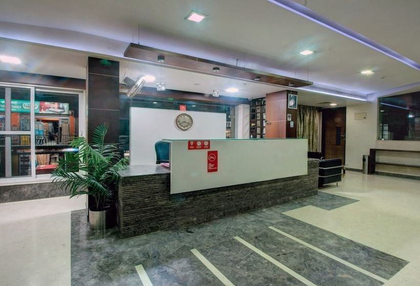 בית מלון כפרי Oyo 29625 Suvarna Regency