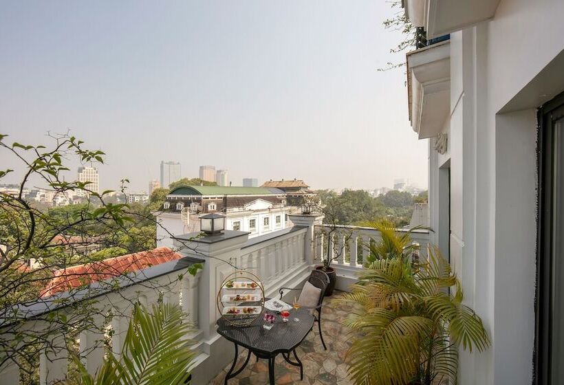 هتل The Oriental Jade