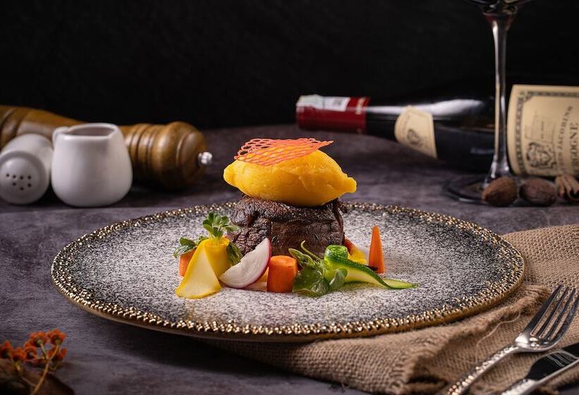 هتل The Oriental Jade