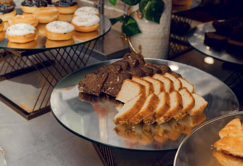 בית מלון כפרי The Radiant Resort