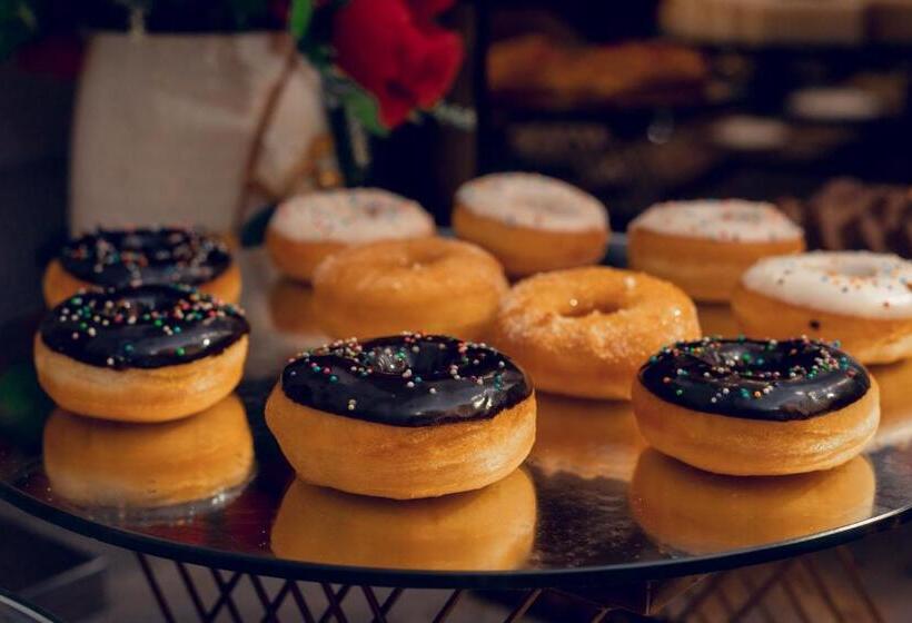 בית מלון כפרי The Radiant Resort