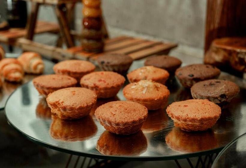 בית מלון כפרי The Radiant Resort