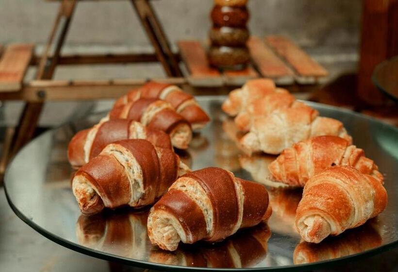 בית מלון כפרי The Radiant Resort