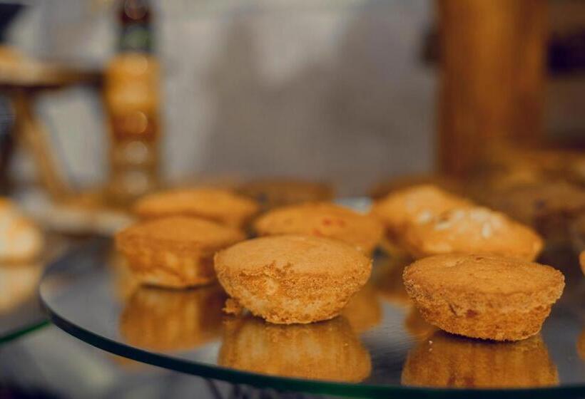 בית מלון כפרי The Radiant Resort