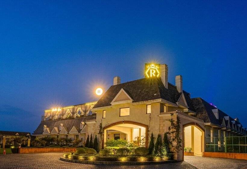 בית מלון כפרי The Radiant Resort