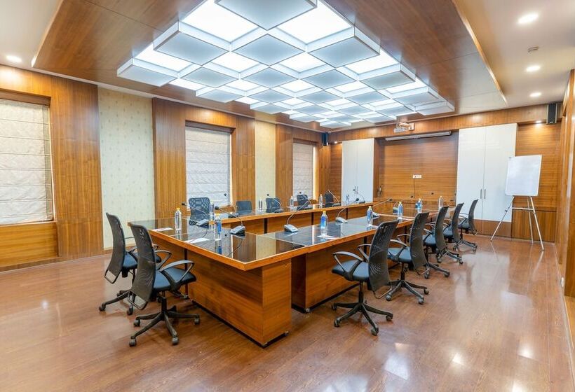 בית מלון כפרי The Radiant Resort