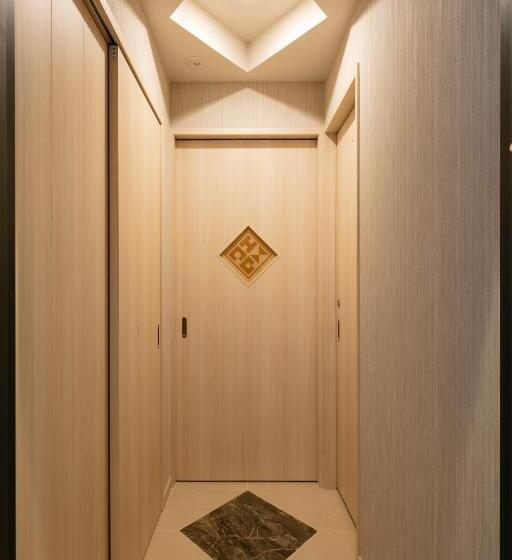 Ostay Vermillion Namba