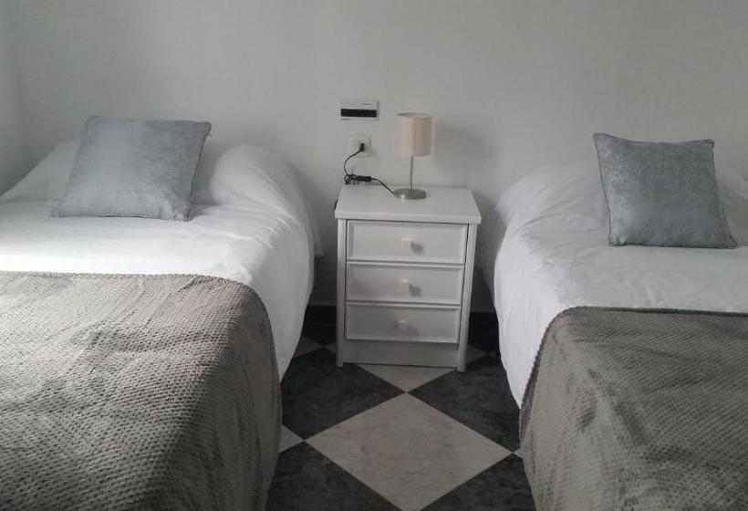 ペンション Hostal Sierra De Tentudía