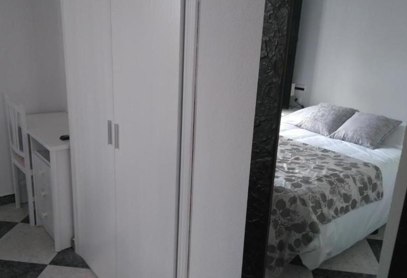 פנסיון Hostal Sierra De Tentudía