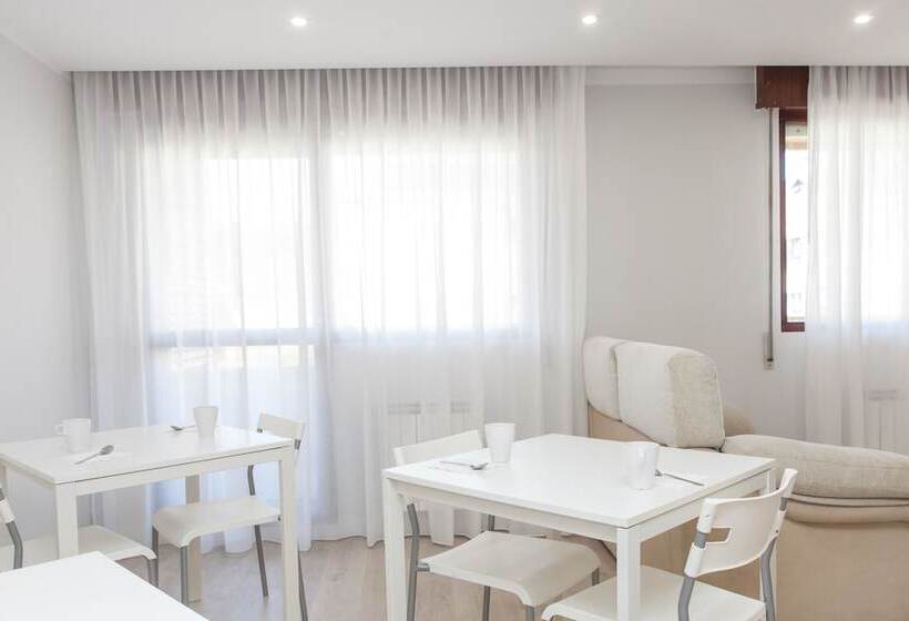 بنسيون Los Rosales