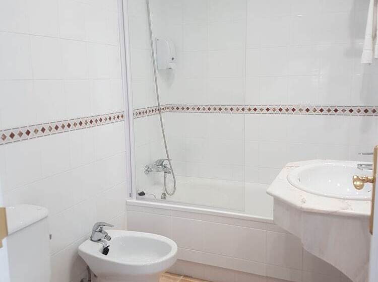 بنسيون Los Rosales