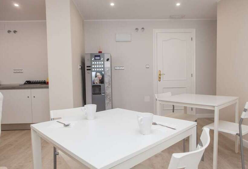 بنسيون Los Rosales