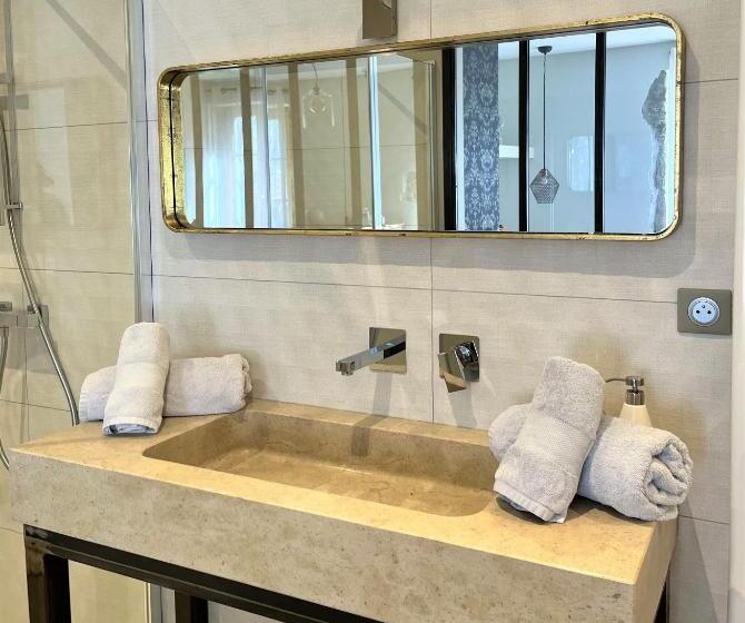 مبيت وإفطار La Cour Carree   Chambres D Hôtes