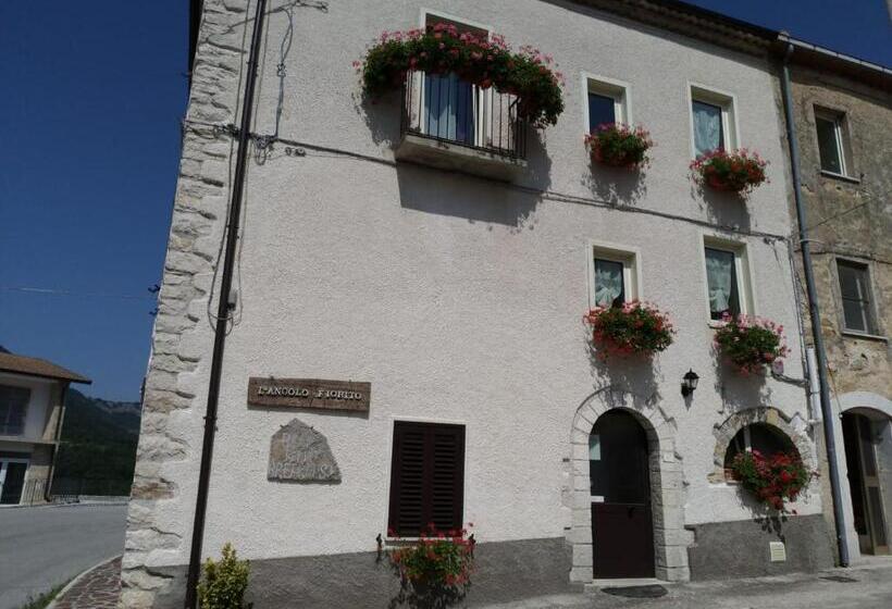 مبيت وإفطار L'angolo Fiorito