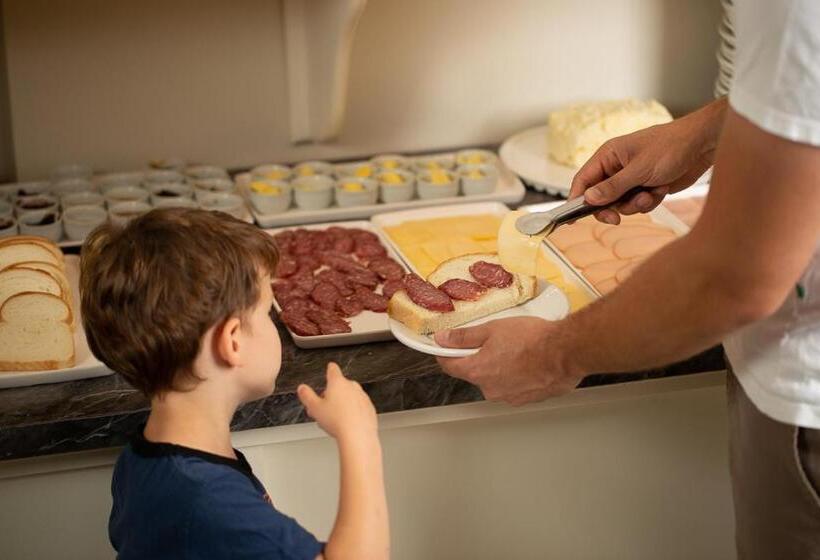 Dona Adelia Hotel E Restaurante