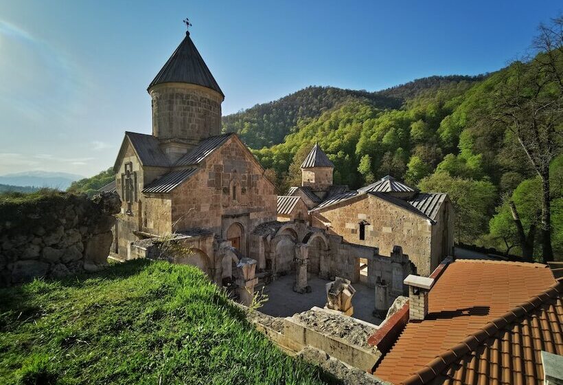 هتل Vanatun Monastery Stay