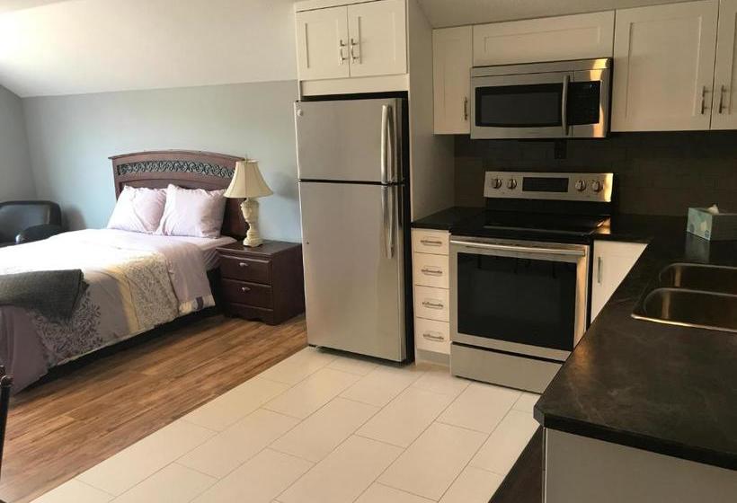 Bed and Breakfast Lake And Bridge View Vacation Home