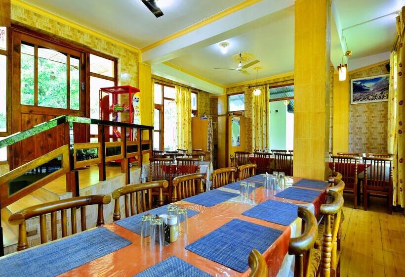 Oyo 35518 Hotel Trekkers Nest