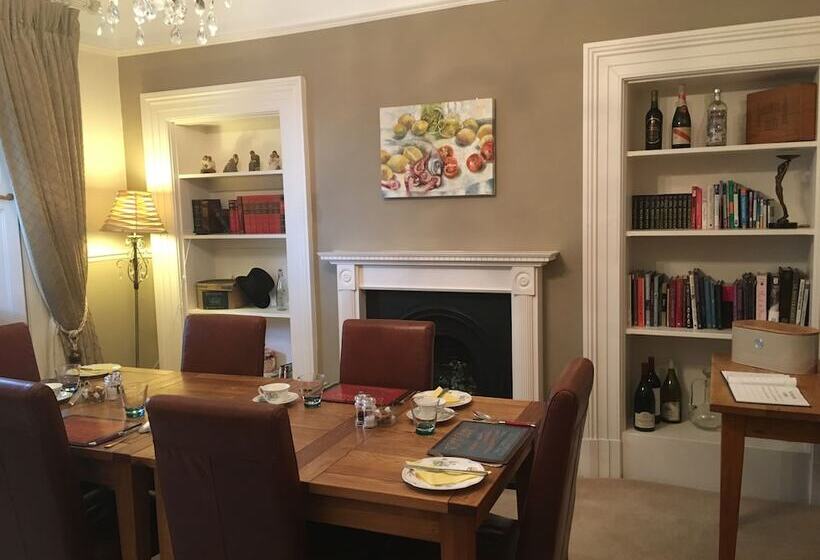 펜션 Cawthorne House