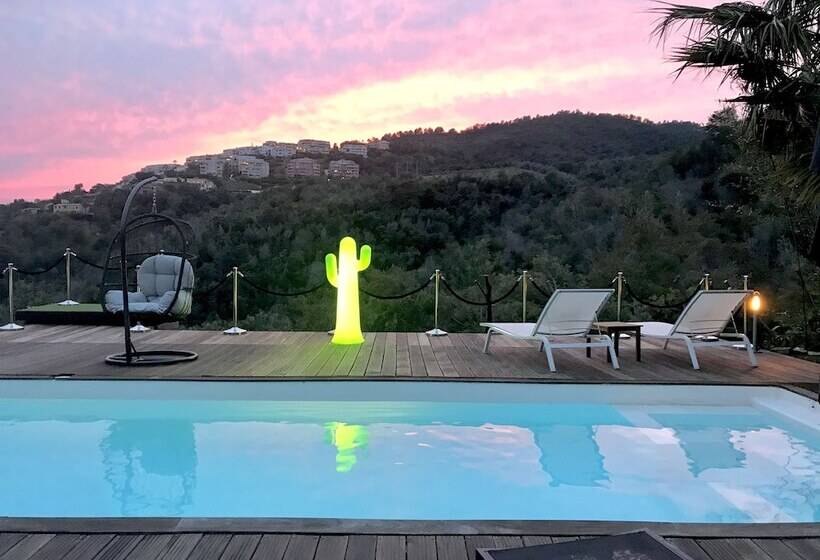 פנסיון Villa Colina