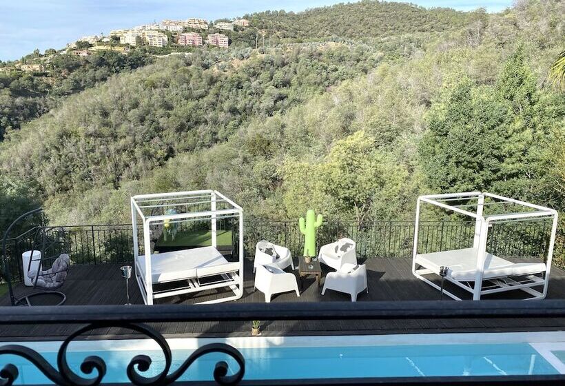 پانسیون Villa Colina