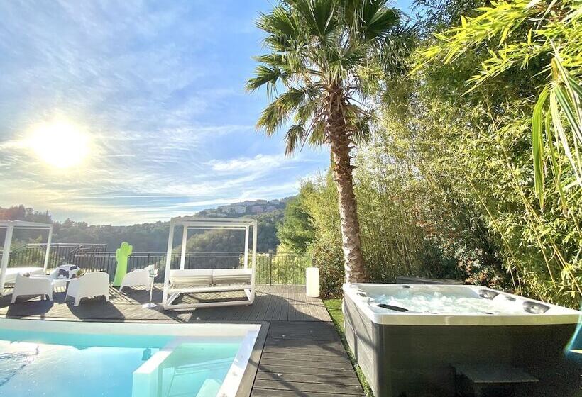 פנסיון Villa Colina