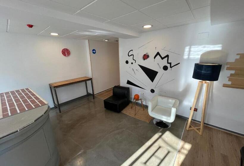 فندق Lotila Flats Hostal Rio Caudal