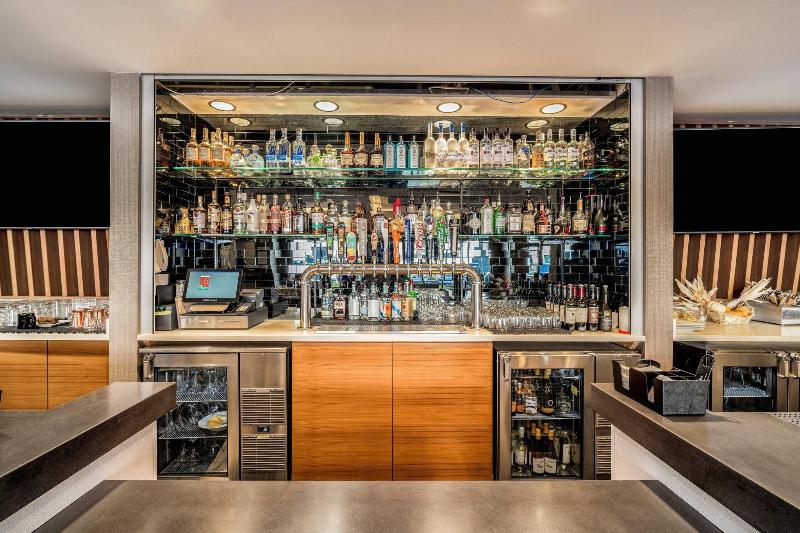 هتل Springhill Suites By Marriott Oakland Airport