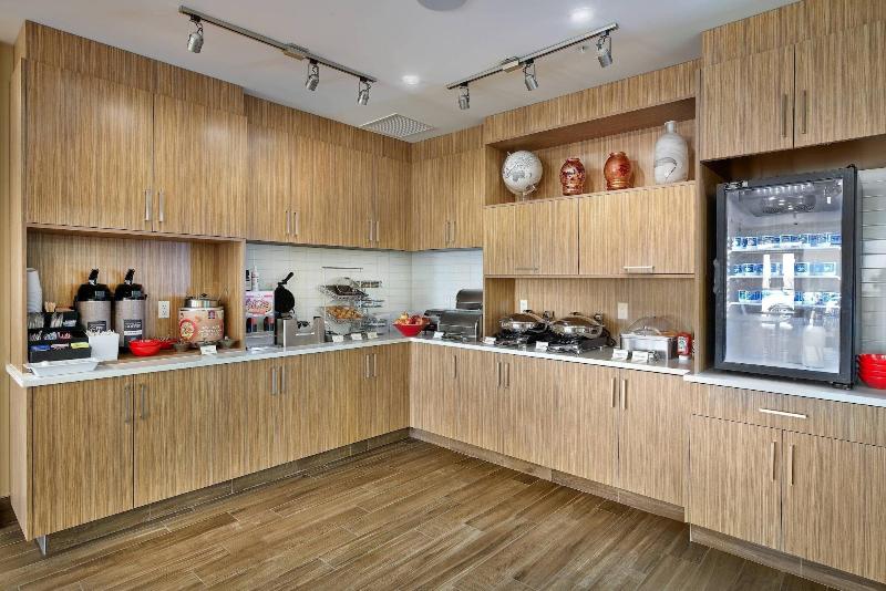 Отель Towneplace Suites By Marriott Edmonton Sherwood Park