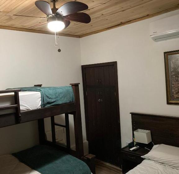 هاستل Boutique Colonial Cartago