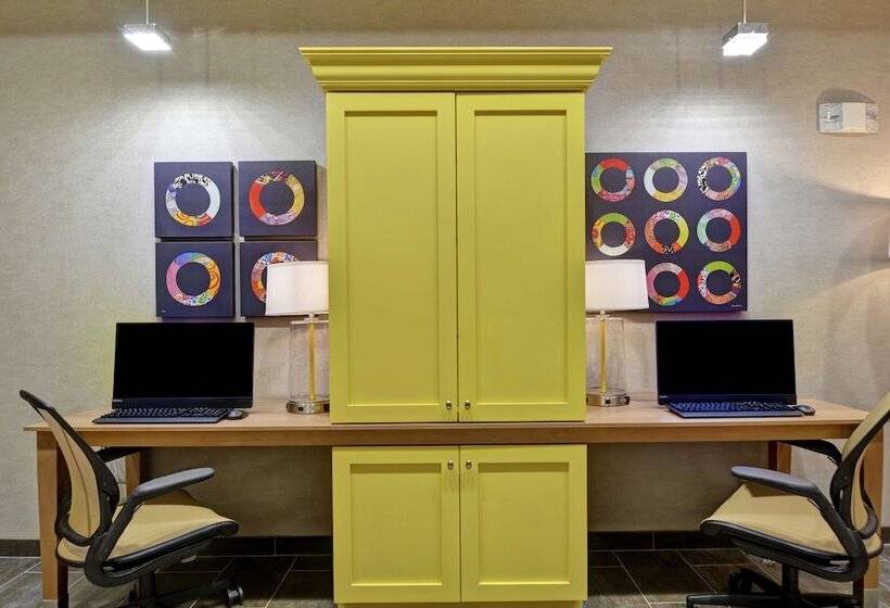 هتل Home2 Suites By Hilton Madison Huntsville Airport