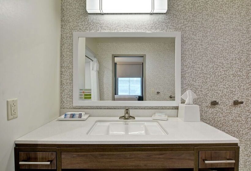 هتل Home2 Suites By Hilton Madison Huntsville Airport