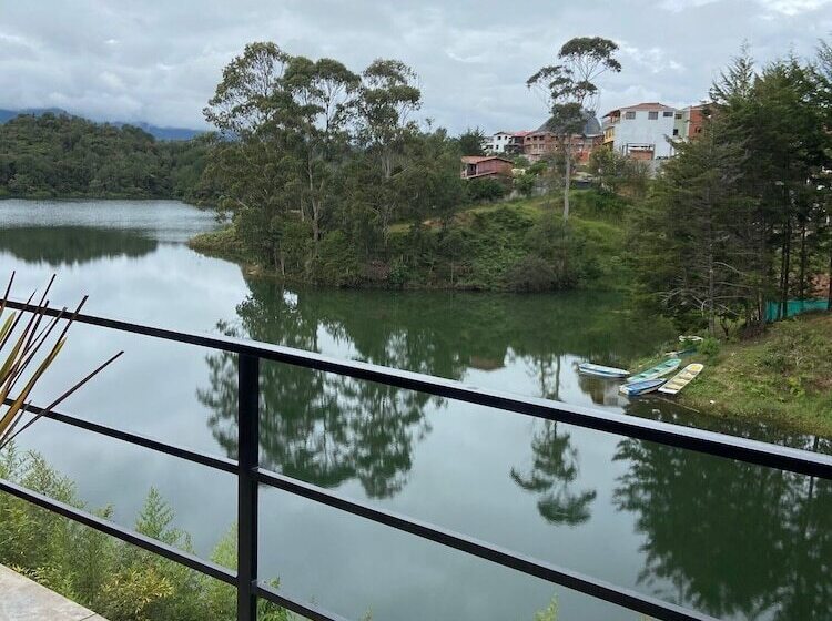 בית מלון כפרי La Madriguera