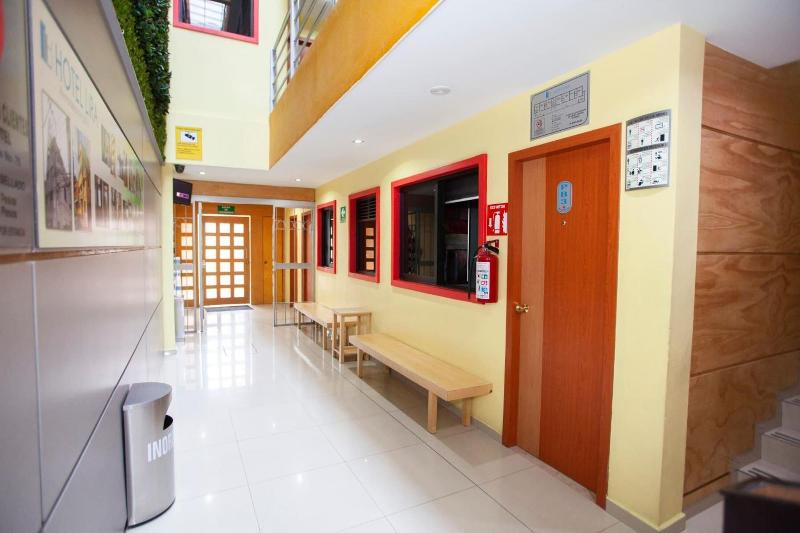 ホテル Lira Solo Adultos