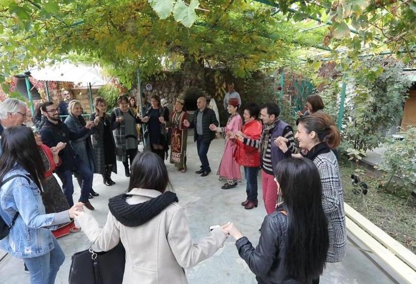 ペンション Ashtarak Garden Guesthouse