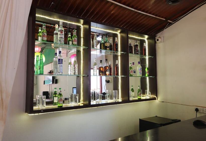 Пансион Elvins Place By Amm